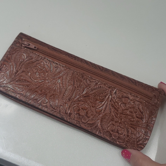 NWOT-LEATHER Handcrafted womens wallet - Picture 2 of 6